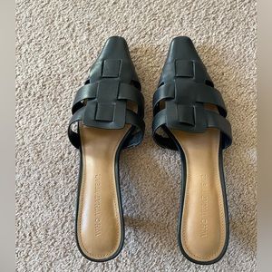 Women’s black heels
